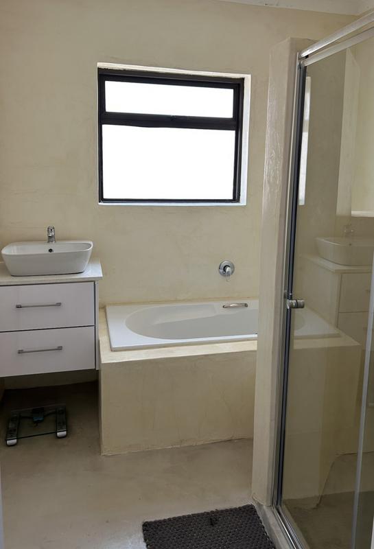 5 Bedroom Property for Sale in Capri Western Cape